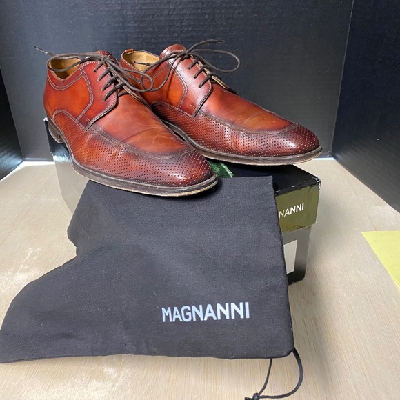 Magnanni Size 8.5 Cognac Brown Leather AARON Style Lace Up Dress Shoes With Box